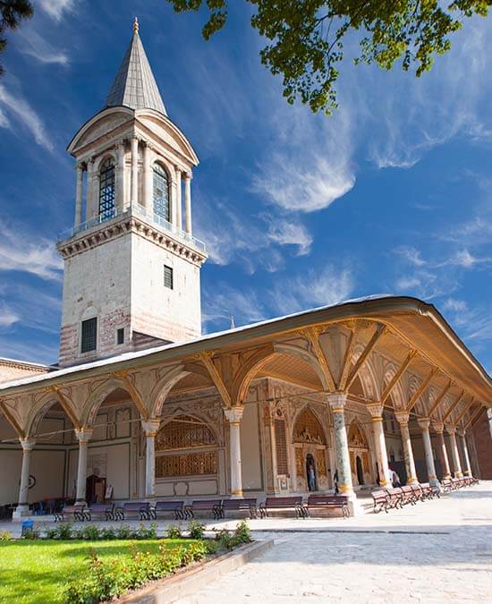 Fatih Sultan Mehmet tarafından yaptırılan Topkapı Sarayı’nın inşaası1460 yıllarında başlayıp1478 yılında tamamlanmıştır.